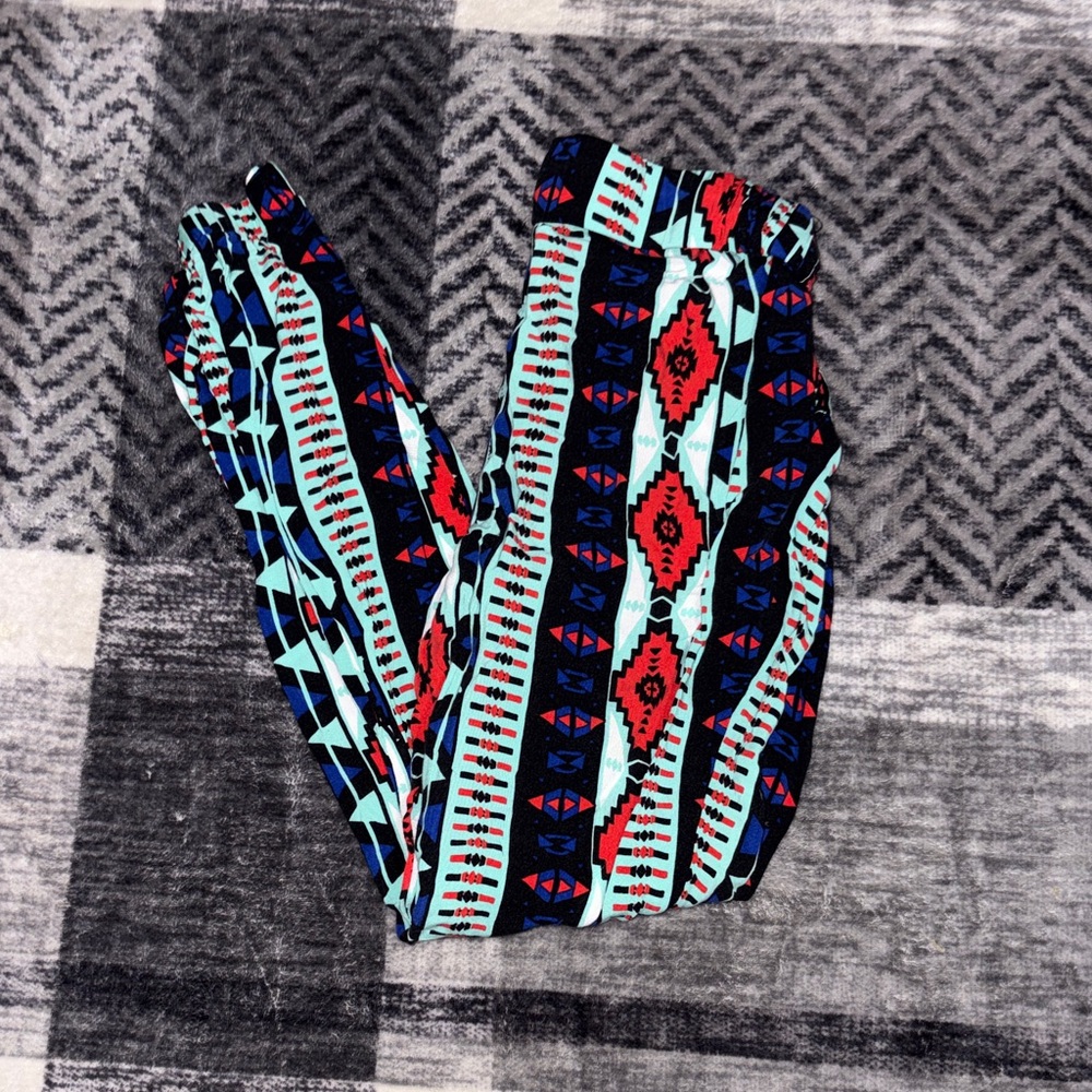 🐢Justify Vibrant Red and Blue Patterned Leggings